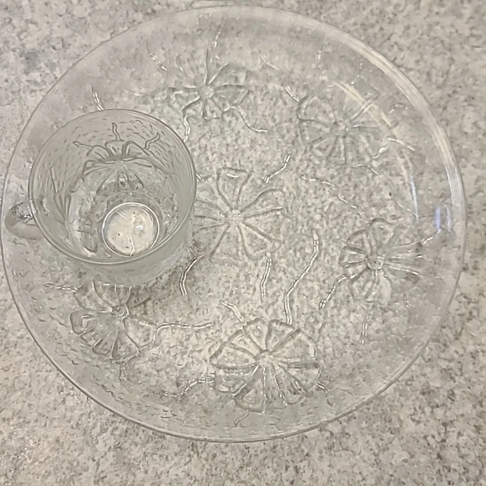 Vintage Rain Flower Clear Floral Glass Plate and Cup Set of 4